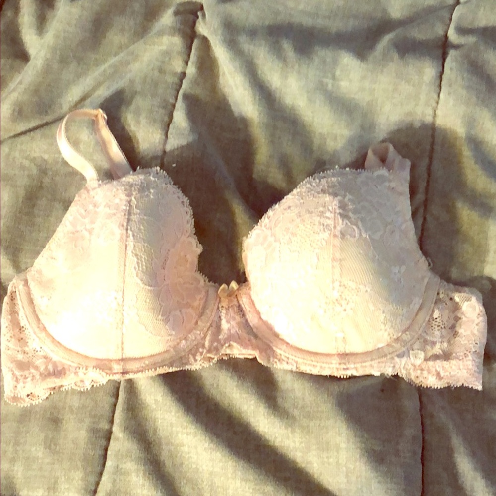 Victoria’s Secret Pink lace bra and 34C